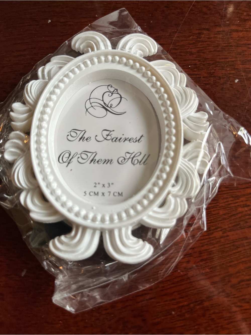 White Ornate Oval Photo Frame - great for weddings!